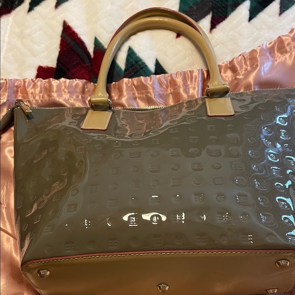 Elegant Tan Patent Leather Handbag - Picture 1 of 8